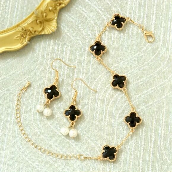 Elegant Clover Leaf Bracelet Earring Set with Pearl Accents - Picture 3 of 5